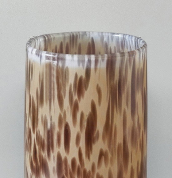 Image 1 of https://madinteriorart.com/collections/vases/products/1970s-luxury-handcrafted-vase-in-murano-glass-by-maestro-del-vetro-made-in