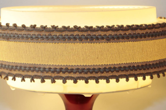 Image 1 of Vintage table lamp with fabric shade and red metal base – Retro design