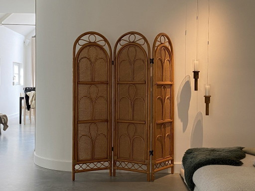 A beautiful vintage rattan room screen (room divider)