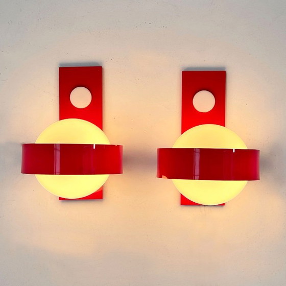Image 1 of Coppia di lampade da parete in stile Space Age, rosse e bianche, in vetro e plastica, anni '70.