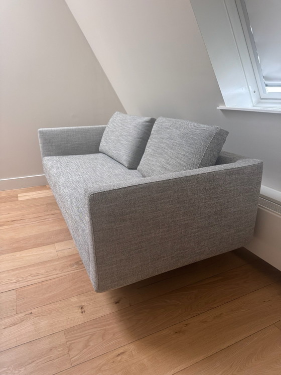Designbank van EYYE, 2 zitsbanken, Textiel, Grijs (foto 2 van 8)