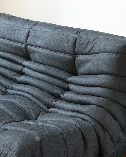 Ligne Roset Togo de 3 plazas en jeans negros