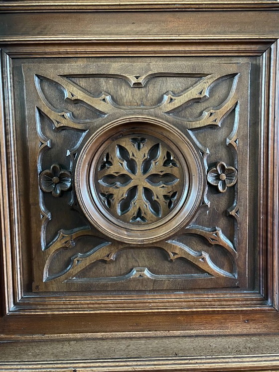 Image 1 of Antiker Schrank mit altem Glas