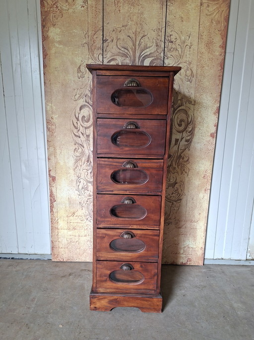 Teakhouten ladenkast, apothekerskast archiefkast met decoratie vakjes voor lades afm. 43x42cm en 130 cm hoog 