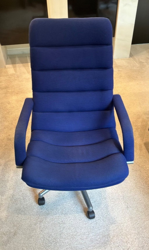 Artifort Channel Bürostühle Kvadrat Stoffbezug blau meliert.