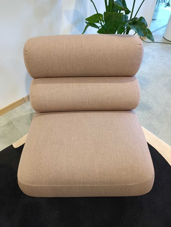 Image 1 of Poltrona Tylko in lana rosa cipria.