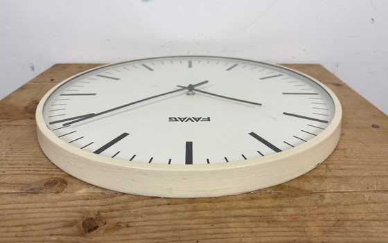 Image 1 of Horloge murale vintage suisse beige de Favag, années 1970