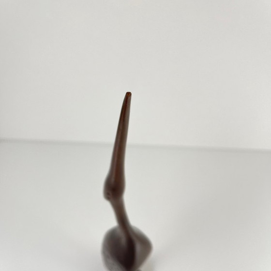 Image 1 of Estatua de garza de madera tallada, mediados del siglo XX