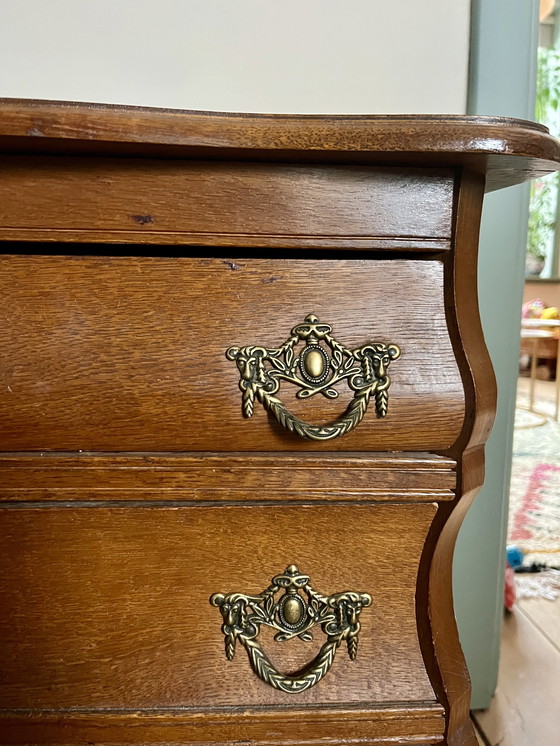 Image 1 of Antiek buikkastje in massief hout – elegant & tijdloos