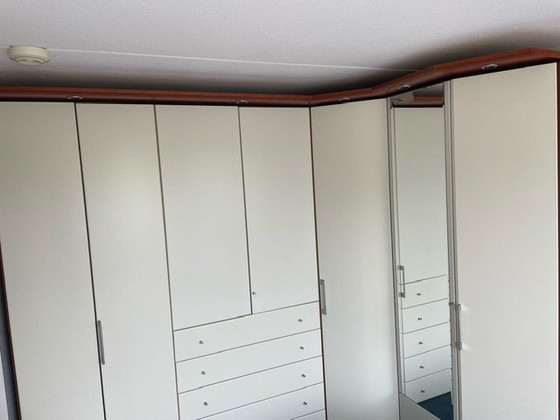 Image 1 of Hülsta Begehbarer Kleiderschrank mit Gesims und Beleuchtung