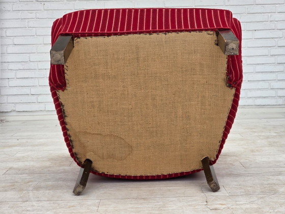 Image 1 of Deense fauteuil uit de jaren 60, bekleed met rood gestreepte meubelwol, poten van eikenhout.