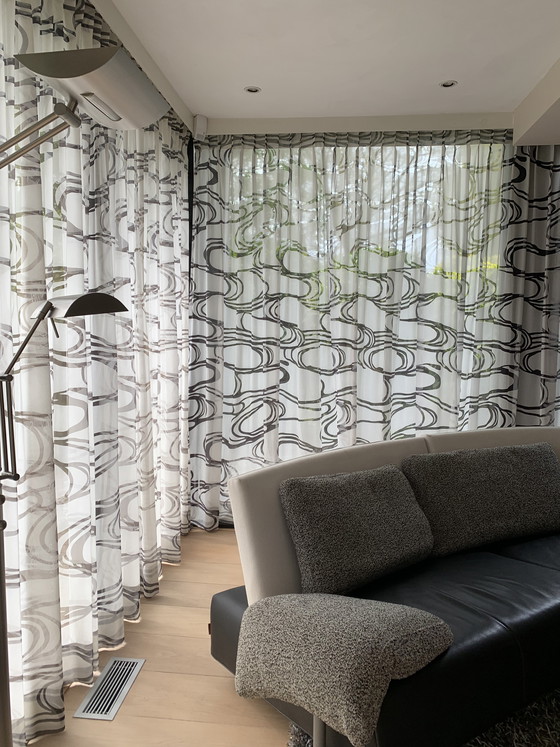 Image 1 of Kendix zwischen den Vorhängen, fast 20 Meter Gesamthöhe des Raumes