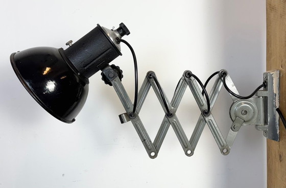 Image 1 of Industriële zwarte geëmailleerde schaarwandlamp, jaren 50