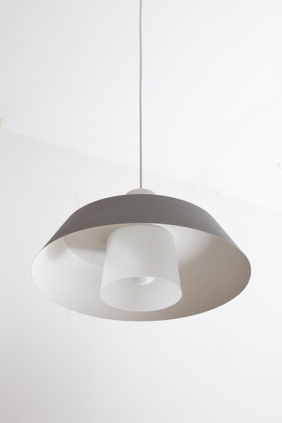 Lampada a sospensione danese Voss Belysning grigio e bianco anni '60 – Lampade a sospensione, Plastica (photo 5 of 5)