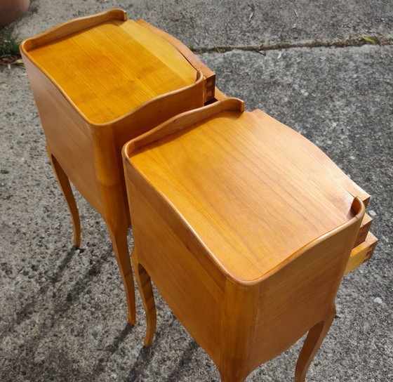Vintage Franse houten nachtkastjes (paar) - 2 kersenhouten nachtkastjes - Louis XV-stijl - jaren 80 – Wood (photo 10 of 15)