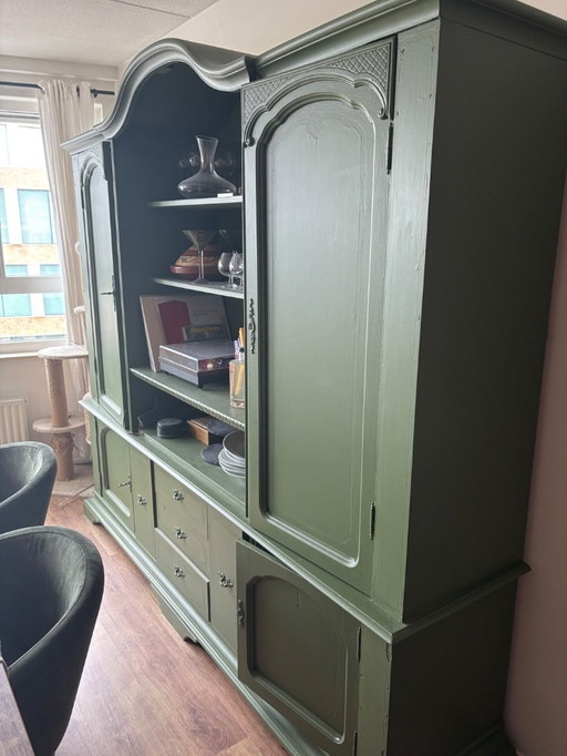 Grand buffet en bois vert classique - beaucoup d'espace de rangement et de caractère