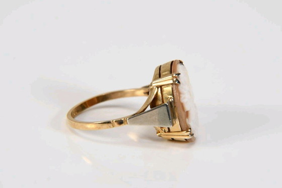 Image 1 of Beautiful 375 9kt gold ring with shell cameo