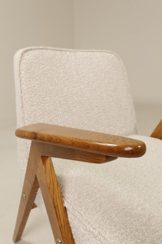 Image 1 of Fauteuil vintage chêne rustique pearl bouclé conclu par Chierowski 