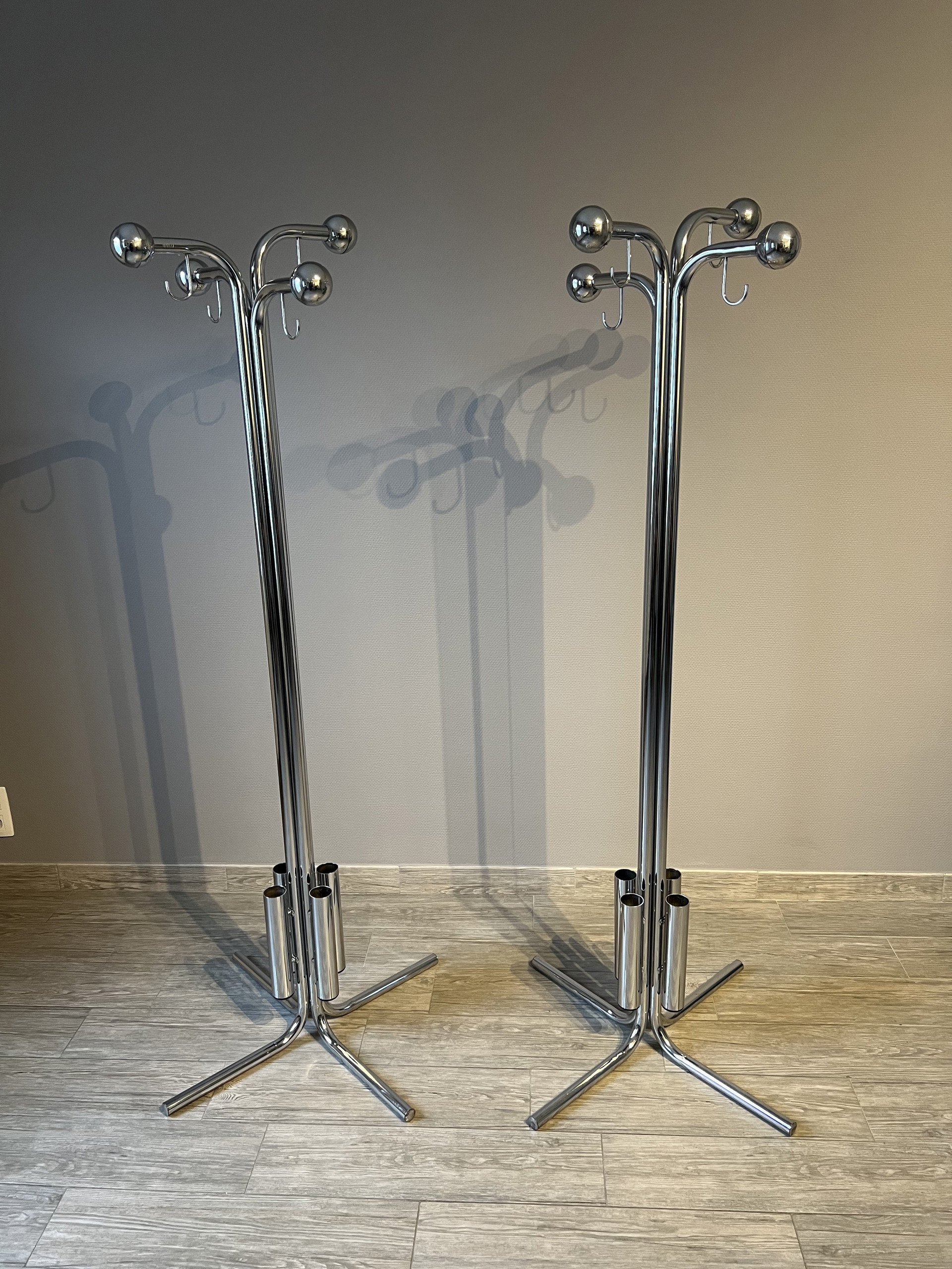 2 x vintage chrome Bulo coat rack clothes holder | €300 | Whoppah