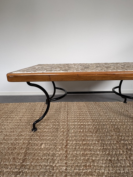 Image 1 of Table basse vintage en hêtre, pierre naturelle et fonte, style Japandi, l114 cm