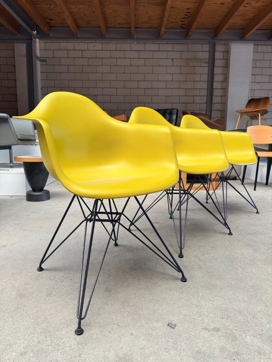 Image 1 of Vitra Eames DAR-Stuhl