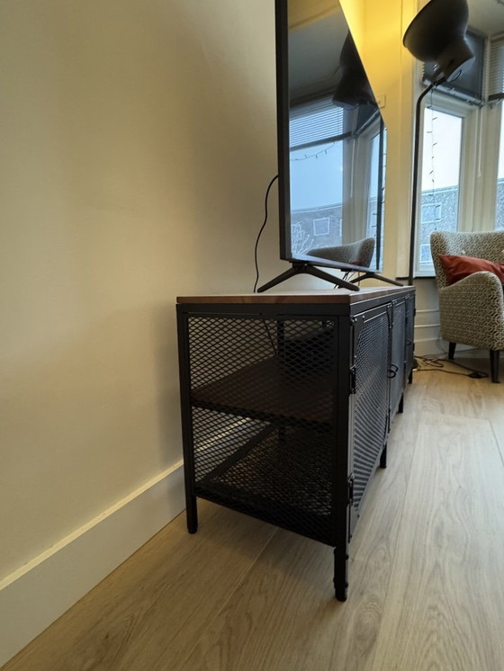 Image 1 of Schöner TV-Schrank im Industrie- und Holz-Look von FJÄLLBO