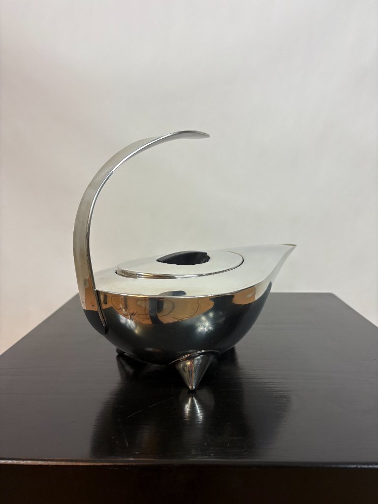 Naoko teapot by Carsten Jörgensen for Bodum 1980s | €150 | Whoppah