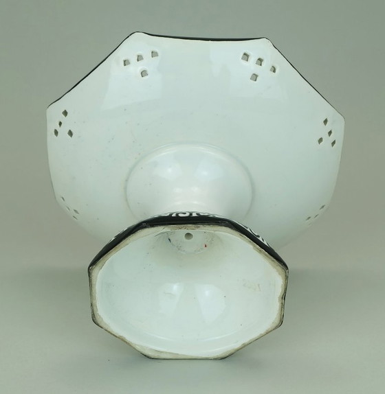 Image 1 of Coupe octogonale Art déco, coupe sur pied, Schramberg Majolika, décor peint à la main des années 1920