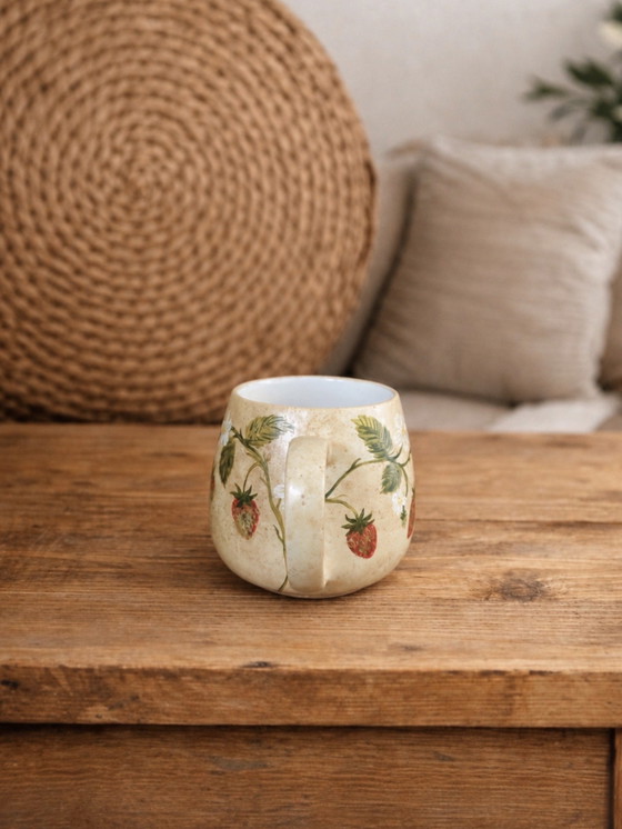 Image 1 of Mug fraise unique peint à la main par J&S (neuf)