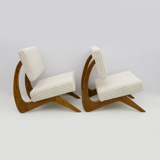 Image 1 of Ein Paar Adrian Pearsall Midcentury-Loungesessel aus Walnussholz für Craft Associates