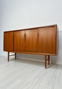 Deens teakhouten dressoir uit de jaren 60 van Axel Christensen voor ACO Møbler – Kast in mid-century stijl met schuifdeuren