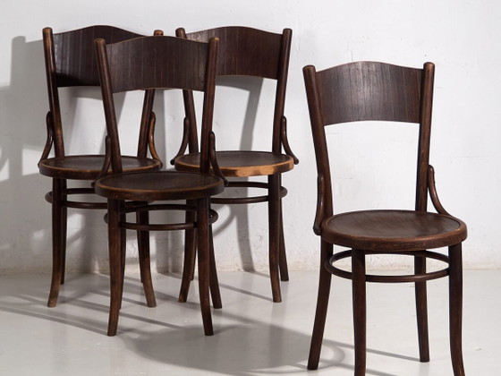 Thonet-Mundus antique bentwood chairs (c.1920). Set of 4 pieces #3 – Dining chairs (photo 2 of 40)