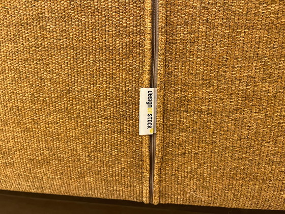 Image 1 of Neues Polsterdesign, ab Lager verfügbar: Bloq 3-Sitzer in Ockergelb