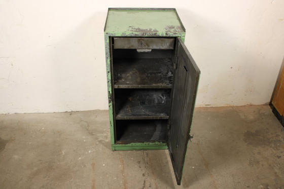 Image 1 of Grande armoire métallique industrielle vintage • Atelier/Rangement