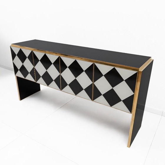 Dressoirs met wit en zwart ruitpatroon en messing details, Glas, Modern (foto 2 van 6)