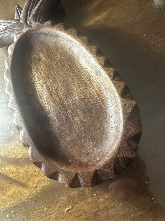 Image 1 of Vide poche vintage forme Ananas en bois sculpté