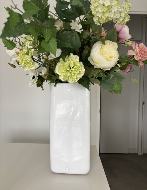 Vase/pot design MOBACH blanc avec plante