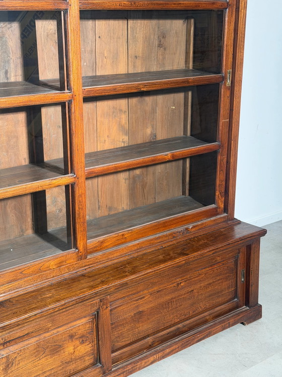 Vitrina de Teca con Puertas Correderas – Vidrio (photo 6 of 9)