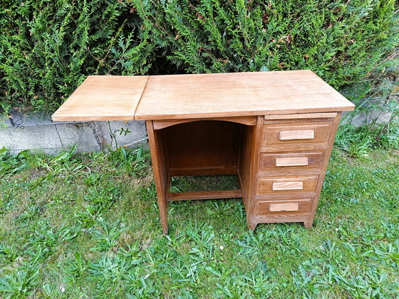 Image 1 of Bureau en chêne massif ancien