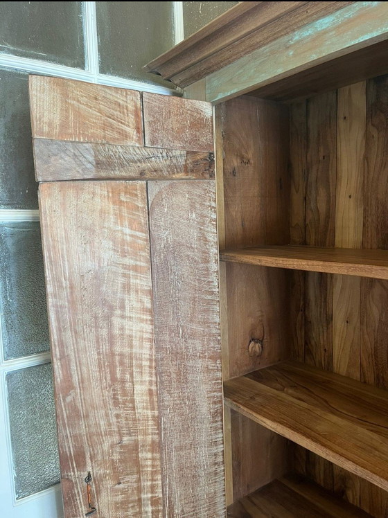 Image 1 of Rustikaler brasilianischer Kleiderschrank mit türkisfarbener Patina – Oficina de Agosto