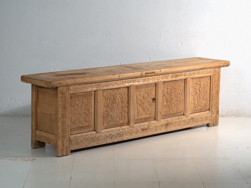 Antiek gesneden laag dressoir van vurenhout – China, circa 1930