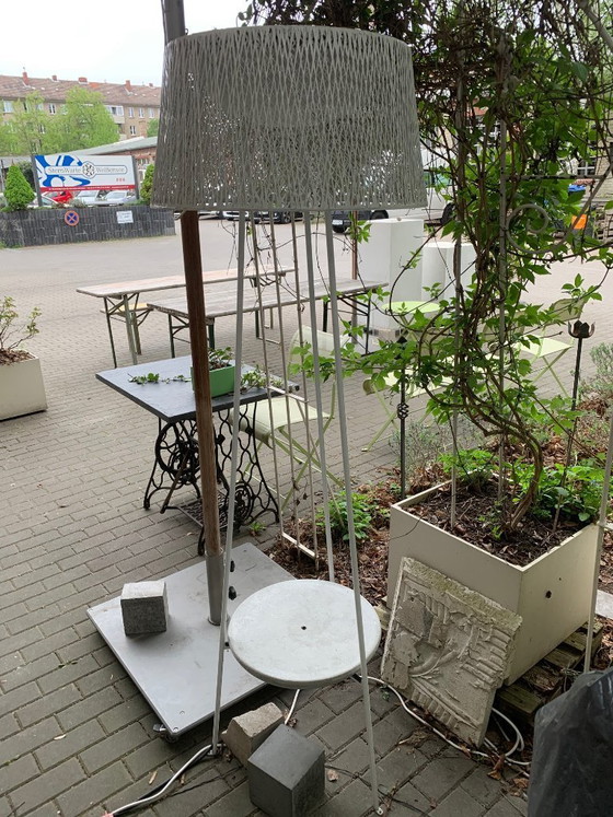 Image 1 of Vibia Wind floor lamp – Rare original version with concrete base & tripod (windproof!)