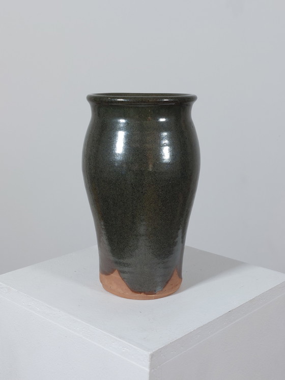 Image 1 of Vintage vaas met handvat en glazuur uit het midden van de vorige eeuw, in landhuisstijl.