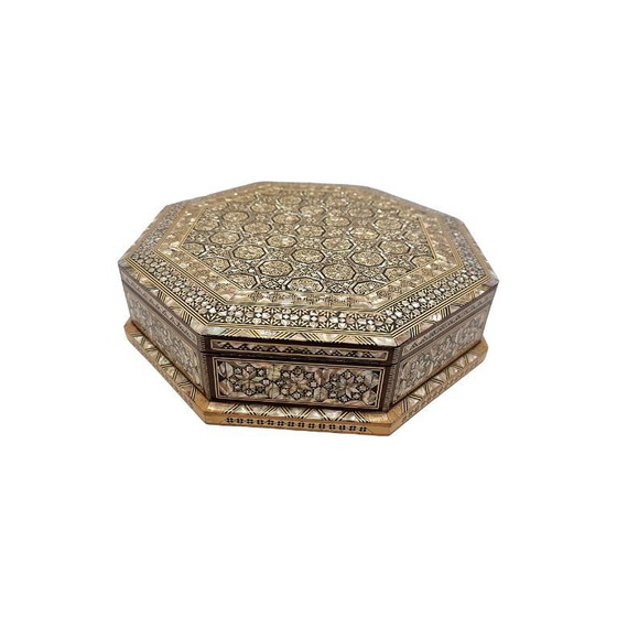 Image 1 of Grande boîte à bijoux ancienne incrustée de nacre, fin du XXe siècle