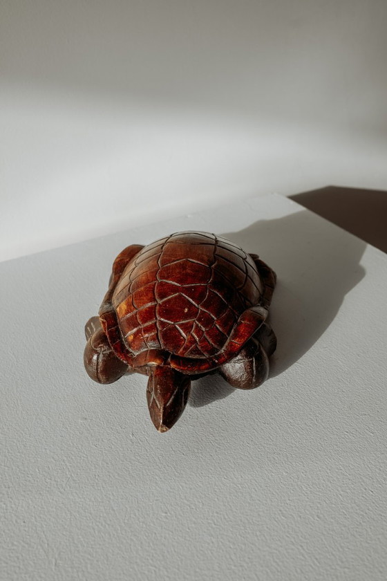 Image 1 of Handgefertigte Schmuckschatulle aus Holz in Form einer Schildkröte