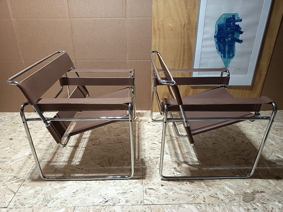 Image 1 of Poltrone Knoll Wassily B3 2 nuove/usate in pelle color noce di Marcel Breuer € 4.400