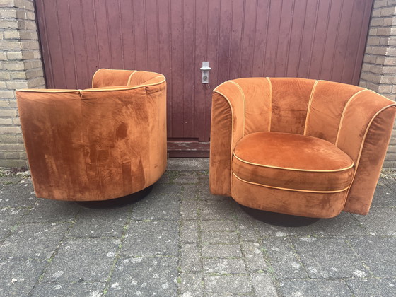 Image 1 of Stile retrò chic: splendido set di poltrone "a fiore" in velluto arancione di Dutchbone.