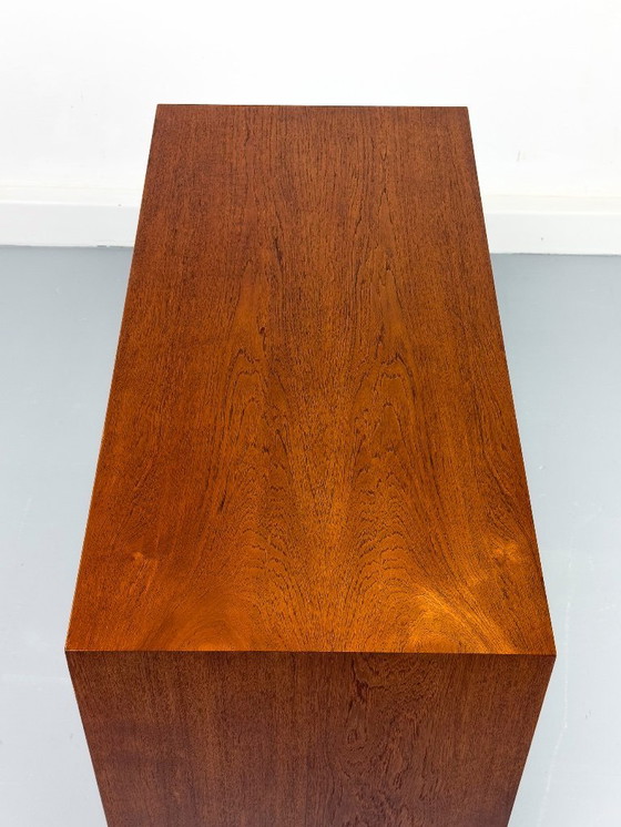 Image 1 of Teakhouten Ry-100 kast van Hans J. Wegner voor Ry Møbler, jaren 60