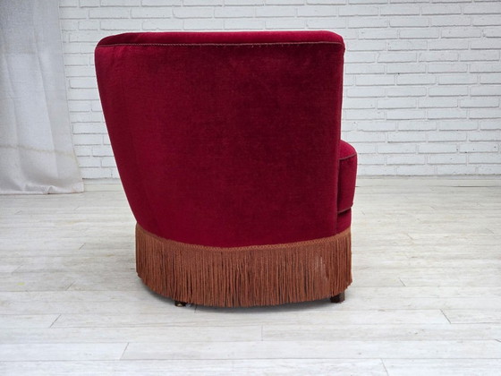 Image 1 of Divano curvo danese a 2 posti, anni '70, rivestimento in velluto rosso, legno di faggio.