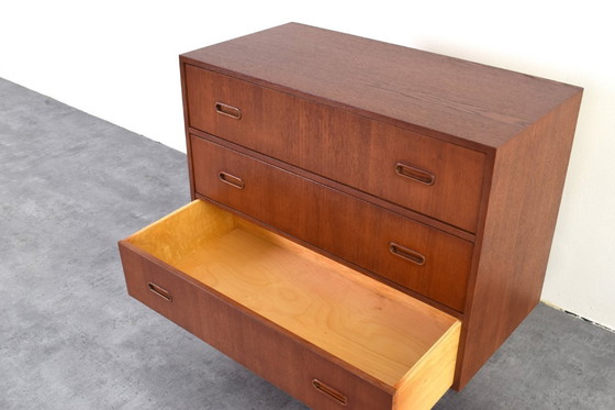 Image 1 of Mid Century Deense ladekast van teakhout, jaren 1960.